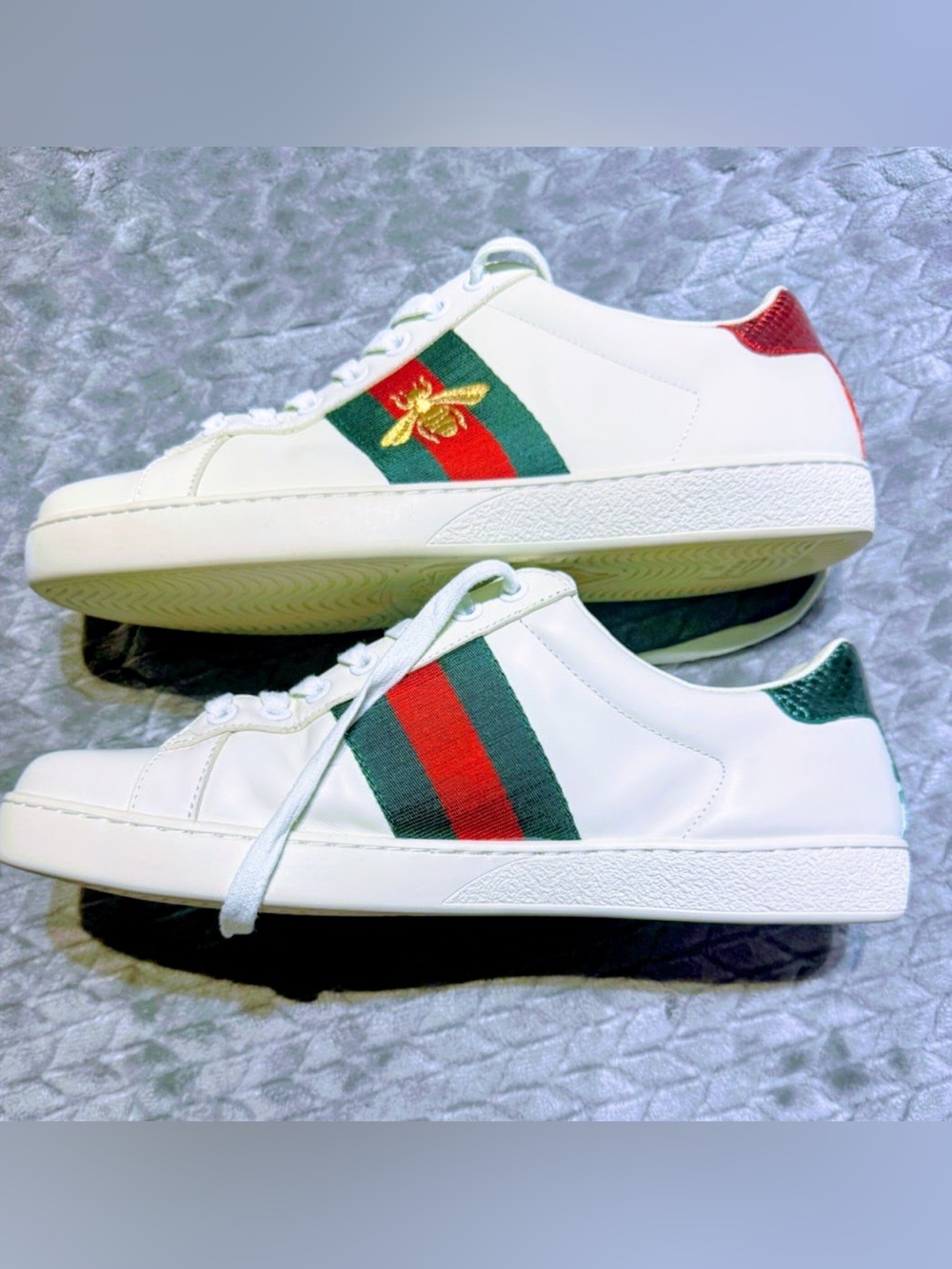 Gucci White Leather Low-Top Sneakers with Red and Green Stripe